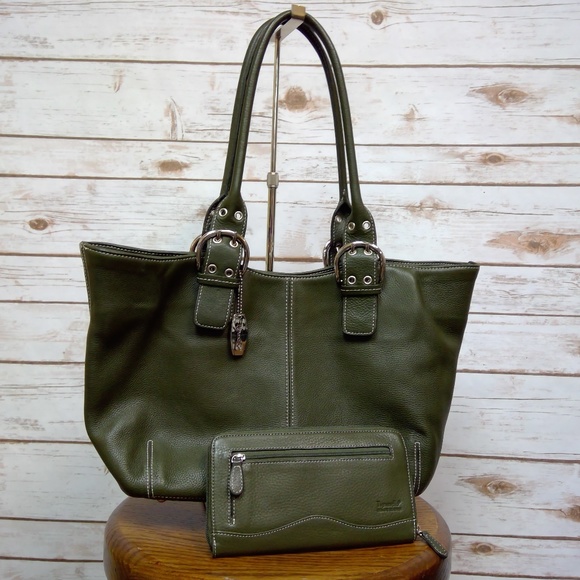 Tignanello Handbags - Green Tignanello Pebbled leather Bag I Wallet EUC